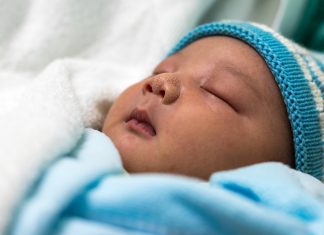 Pourquoi a-t-on les lèvres bleues ? bébé lèvres bleues