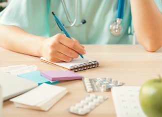 Pourquoi choisir de faire un métier dans le secteur médical ? femme médecin