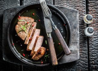 Flexitarien : pourquoi décider de manger moins de viande ? plat viande aux herbes